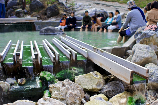 西の河原公園　足湯