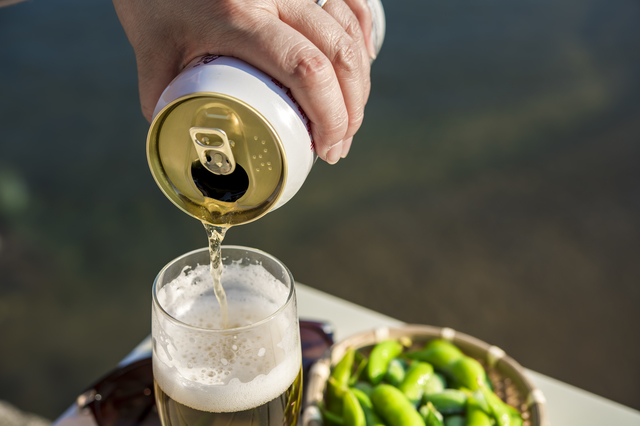 飛行機へのビール持ち込み方法と注意事項：国内線・国際線対応