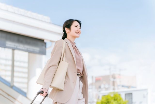 一人旅がかわいそうと言われる理由と社会的背景の真実