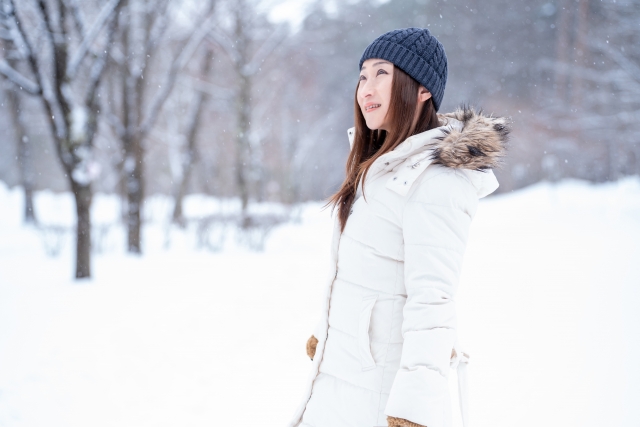 女性　雪