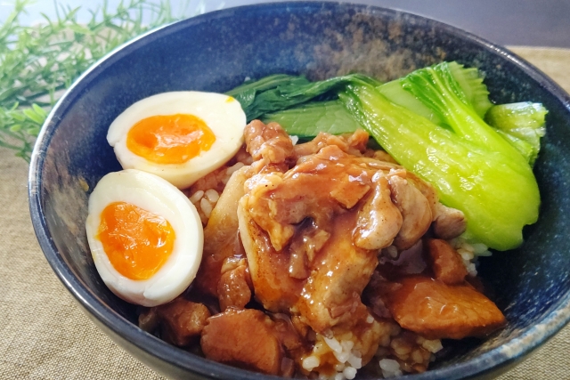 台湾　魯肉飯